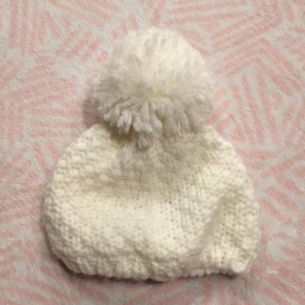 Carter’s 0-3M Pom Pom hat
